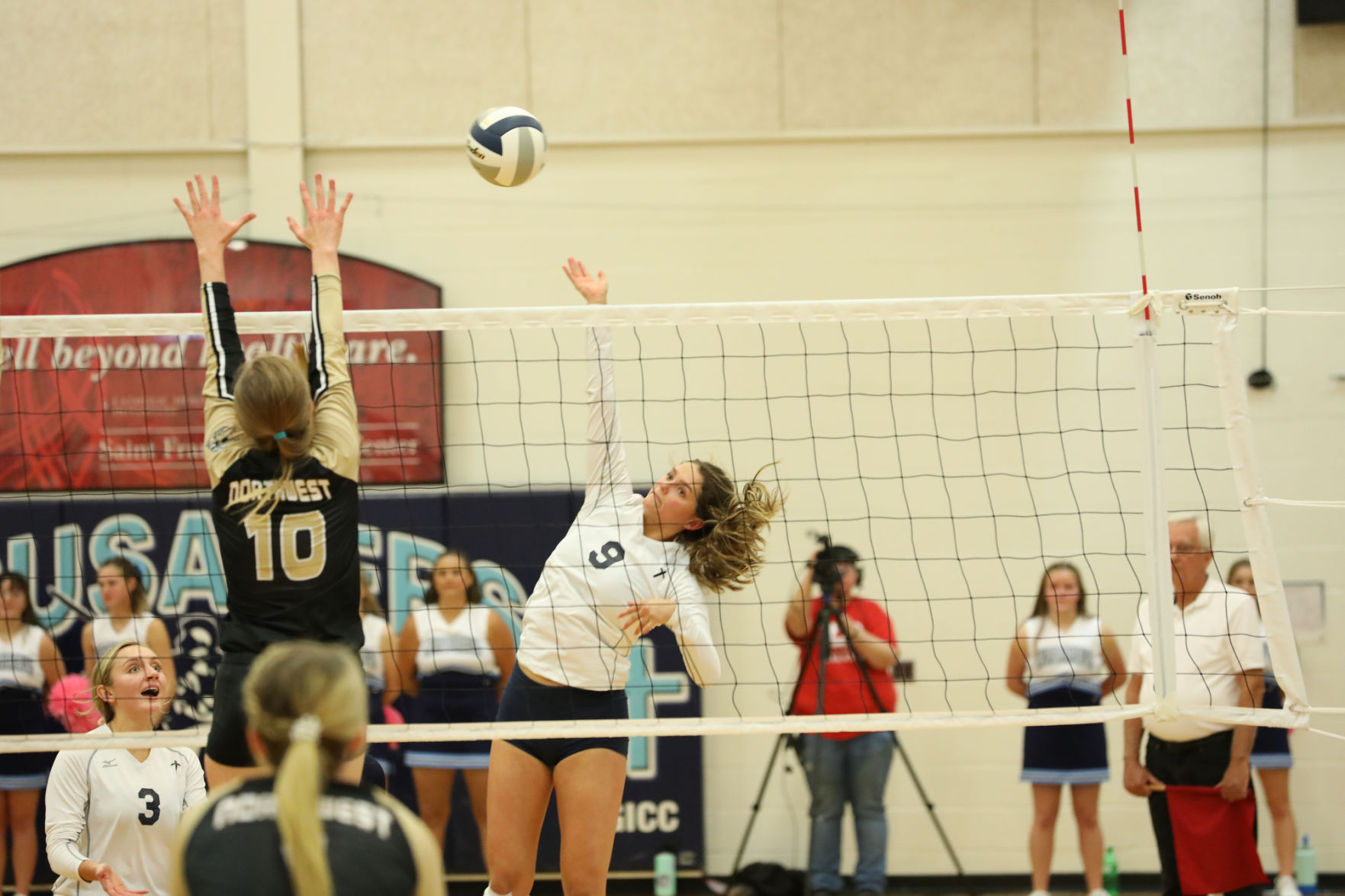 Outtakes_100419_ginwvball14_zlm.JPG